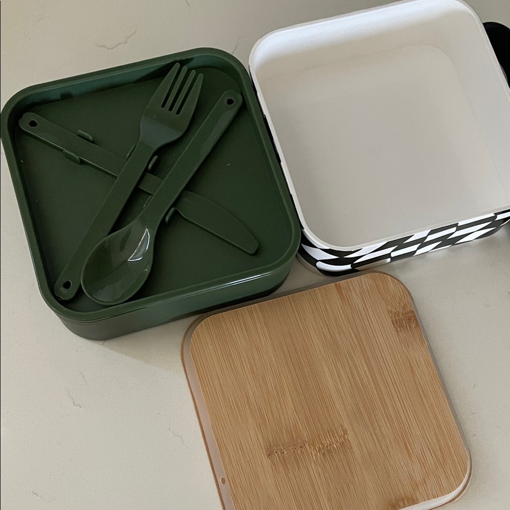 Checkered Green Food Storage Container - Picture 2 of 4